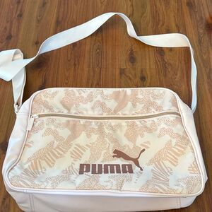 NWOT Puma  pink reporter bag Lightweight crossbody laptop
